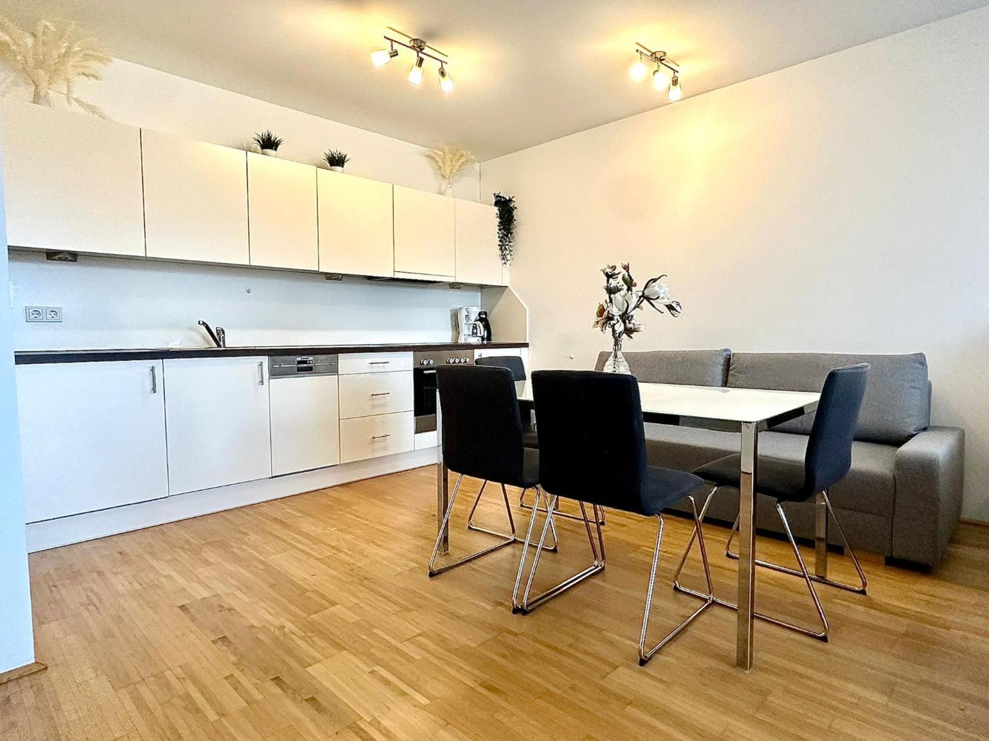 High Rise, Netflix, 2 Min To Main Station Apartment Vienna Exterior photo